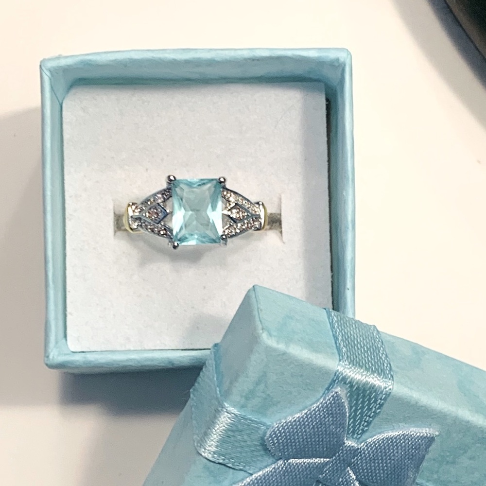 💙🆕 Beautiful Silver & Gold Plated Ring + Blue CZ